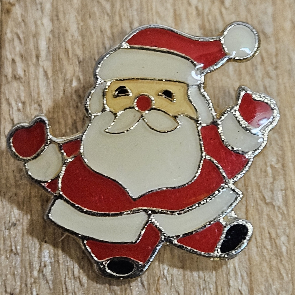 VINTAGE SANTA CLAUS ENAMEL LAPEL PIN BROOCH - CHRISTMAS - STAMPED KOREA